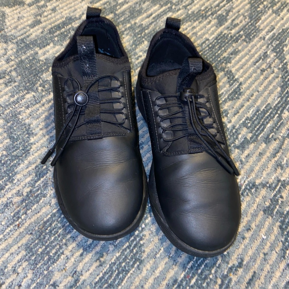 Clove Classic Women’s Black 8 Sneakers Nursing Shoes